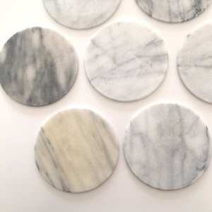 Sous-verre rond vintage en marbre blanc et gris, décoration de table en pierre naturelle - Product Image 5