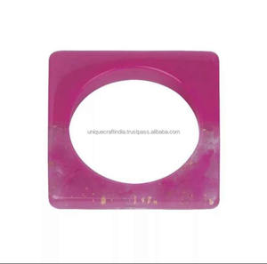 Bracelets en résine faits à la main de style vintage pour femmes, vente en gros en provenance d'Inde, nouvelle collection pour la Saint-Valentin et les tenues de mariage - Product Image 2