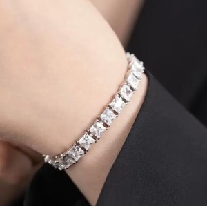 Bracelet tennis de luxe en moissanite taille princesse, style hip-hop, serti de pierres, aspect diamant or blanc, chaîne de poignet - Product Image 1