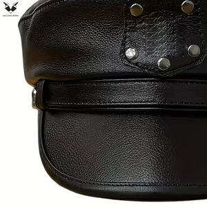 Casquettes en cuir noires personnalisées, nouvelle collection, design unique, meilleur fournisseur, prix de gros, fabriquées au Pakistan, pour tenues de club. - Product Image 6