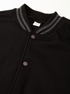 เสื้อแจ็คเก็ตเบสบอลแบบ Letterman สีดำเทา ปักลายตามสั่ง สำหรับผู้ชาย ผ้าฝ้าย 100% ระบายอากาศได้ดี เป็นมิตรกับสิ่งแวดล้อม สไตล์ High Street รับผลิตแบบ OEM - Product Image 3