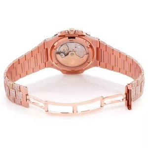 Montre de luxe pour femme en or rose avec strass, cadran octogonal à quartz analogique, chiffres romains, bracelet à fermoir papillon de 38 mm - Product Image 5