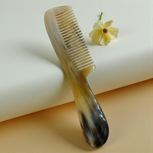 Peigne à cheveux en corne de buffle naturelle, peigne démêlant à dents larges, peigne en corne fait à la main pour hommes et femmes, soin des cheveux antistatique - Product Image 5