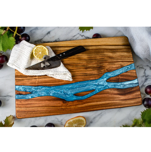Planche à découper en résine époxy et bois, taille personnalisable, en stock, pour usage en cuisine et restaurant. - Product Image 1