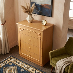 Cómoda Moderna de Madera de Roble Natural con 4 Cajones de Almacenamiento, Acento Geométrico, Mueble Alto para Dormitorio o Sala de Estar - Product Image 3