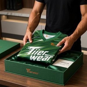 เสื้อฟุตบอลอเมริกันแบบยูนิเซ็กซ์ สไตล์ทีมวิทยาลัย ผ้าคุณภาพพรีเมียมสำหรับนักกีฬา แขนสั้น คอวี ระบายอากาศได้ดี - Product Image 6