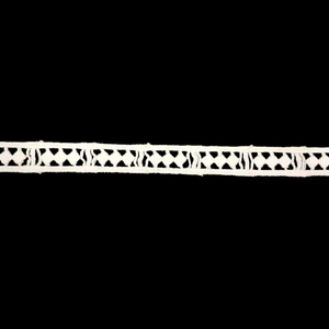 Oferta Especial: Encaje GPO de Algodón Blanco Premium – Cinta de Guipur con Diseño Geométrico de Diamantes para Bordes de Sarees, Vestidos de Novia y Decoración del Hogar - Product Image 1