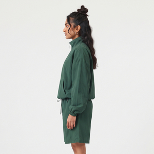 Conjunto de Pantalones Cortos y Chaqueta Cortavientos Impermeable de Manga Larga con Capucha para Mujer, Diseño Sólido y Resistente a la Lluvia, Dos Piezas para Senderismo - Product Image 3
