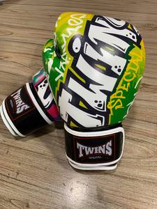นวมชกมวยซานด้าแบบเต็มนิ้ว รุ่นพิมพ์ลายคู่แฝดใหม่ สำหรับฝึกซ้อมมวยไทย MMA คิกบ็อกซิ่ง ทำจากหนัง - Product Image 3