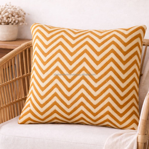 Housse de coussin tissée à la main motif chevron moutarde, coussin décoratif géométrique texturé, décoration bohème pour la maison - Product Image 1