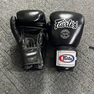 นวมชกมวยหนังแท้ Fairtex แบบสั่งทำพิเศษ คุณภาพสูง ระดับมืออาชีพ ปิดนิ้วเต็มรูปแบบ กันลื่น ระบายความชื้น ปิดด้วยแถบตีนตุ๊กแก - Product Image 4