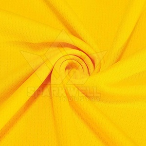 Conjunto de Uniforme de Baloncesto Sublimado Amarillo con Franjas Laterales Coloridas, Pantalones Cortos de Jersey de Poliéster Transpirable para Adultos Unisex - Product Image 6