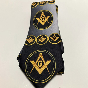 Corbata Masónica de Seda con Rayas Moradas y Verdes, Diseño Bordado de Compás Cuadrado, Tejido Clásico de Sarga para Uso Profesional - Product Image 6