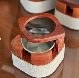 Brûleur d'encens en bois de santal artisanal pour l'aromathérapie ayurvédique et la décoration spirituelle, écologique et biologique, durable - Product Image 6