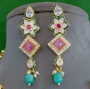 Conjunto de collar Kundan chapado en oro con aretes, diseño de flores, piedras de circonio, joyería étnica para mujeres, para bodas y fiestas. - Product Image 2