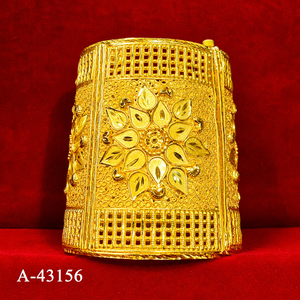 MOLL JEWELLERS A-43153 กำไลข้อมือโลหะผสมสังกะสีอินเทรนด์สำหรับผู้หญิงพร้อมดีไซน์ทรงเรขาคณิต ชุบทองและเงิน ประดับด้วยหินเพทาย เครื่องประดับสำหรับงานปาร์ตี้ - Product Image 4