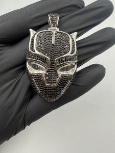Colgante de Máscara de Pantera Negra de Plata 925 con Baño de Rodio y Moissanita, Amuleto de Lujo Temático con Incrustaciones de Piedras para Unisex - Product Image 2