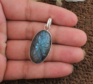 Pendentif en labradorite bleue naturelle sculpté à la main, collier en argent sterling 925, pierre précieuse, bijoux vintage pour femmes, cadeau d'anniversaire - Product Image 1