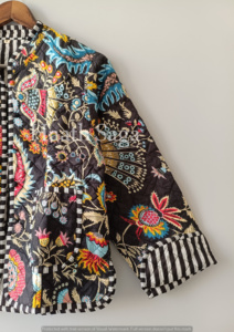 Veste kimono matelassée à imprimé artisanal : Manteau en coton bleu à motifs floraux - Product Image 5