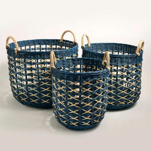 Cesta moderna de mimbre natural y azul marino con asas, tejida a mano con tejido cruzado, contenedor de almacenamiento decorativo para el hogar - Product Image 3
