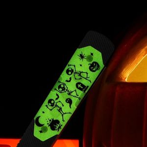 Navajas Plegables Decorativas con Diseño de Calabaza de Halloween, Mango Morado, Hoja con Acabado Negro y Construcción Compacta y Portátil - Product Image 6