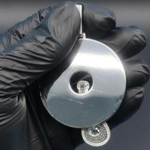 Pendentif en diamant argenté, directement de l'usine, pour mariages, anniversaires et cadeaux, disponible au prix d'exportation - Product Image 2