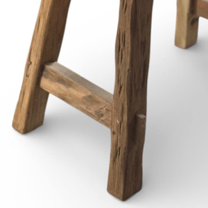 Taburete de Madera Rústico Vintage con Acabado Natural y Estructura Resistente para Decoración del Hogar - Product Image 6