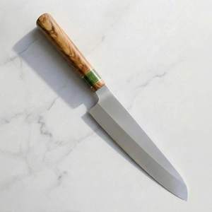 Couteau de Chef Japonais Traditionnel Haut de Gamme, Lame Satinée Anti-Taches Personnalisée, Manche en Bois d'Olivier de Luxe, pour Légumes - Product Image 4
