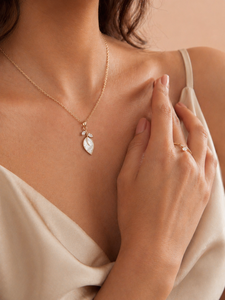 Collar Minimalista con Colgante de Perla de Agua Dulce y Oro de 18K, Diamantes con Corte Marquesa en Engaste de Bisel, Cadena de Serpiente para Mujer - Product Image 2