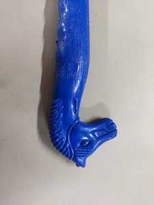 Pince à sabots bleue avec brosse, manche ergonomique, outil de toilettage équestre pour l'entretien quotidien des chevaux - Product Image 2