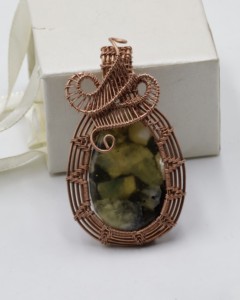 Pendentif en améthyste naturelle avec enroulement en fil de cuivre, bijoux en pierres précieuses faits à la main, taille libre, pendentif en cristal de guérison - Product Image 3