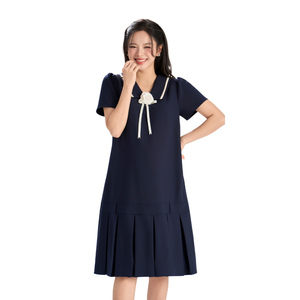 Robe trapèze à manches courtes B2 MUM V1535 pour femmes enceintes avec nœud détachable en tissu imperméable et taille élastique ajustable sur le côté - Product Image 1