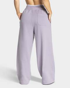 Pantalones Deportivos de Mujer con Logotipo Personalizado, Color Lavanda con Líneas en Contraste, Estilo Holgado Informal, Joggers de Felpa, Calidad Premium - Product Image 2