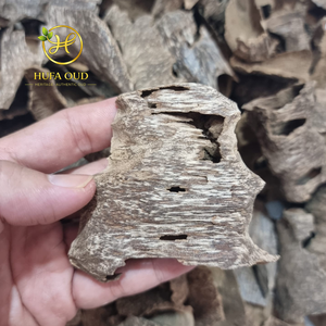 HUFA OUD HP-DR2 Copeaux de bois d'oud du Vietnam pour encens - Parfum 100% naturel pour la méditation, le yoga et la relaxation - Utilisation toute saison - Product Image 1