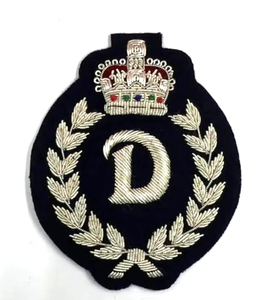 Écussons brodés faits main sur mesure en fil de bullion, couronne royale, sequins 3D, épingles dorées simples, badges de mode en tissu pour uniformes - Product Image 4