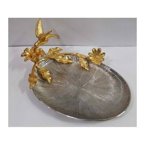 Plateau de service en métal artisanal haut de gamme avec poignées dorées à motifs botaniques – Accent décoratif haut de gamme pour la maison - Product Image 5