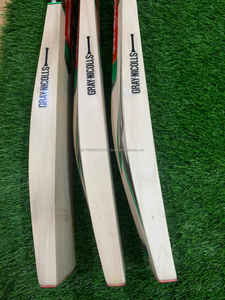 Battes de cricket Willow de taille personnalisée de qualité supérieure Batte de sport professionnelle haute performance légère et en bois - Product Image 4