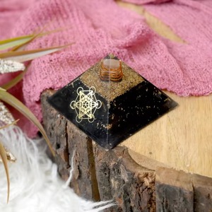 Pyramide en cristal de qualité supérieure avec incrustations dorées, objet décoratif pour la maison, pour l'équilibre énergétique du Feng Shui - Product Image 5