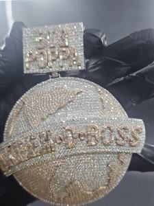 จี้ตัวอักษรฮิปฮอปแบบวงกลมประดับเพชร  เครื่องประดับเงินแท้ 925 สองสี  จี้เพชรโมอิสซาไนต์ VVS สไตล์แร็ปเปอร์ - Product Image 2