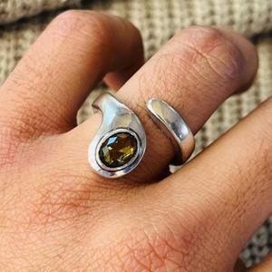 Anillo de latón geométrico con peridoto, chapado en plata, para mujer, con piedra preciosa, venta al por mayor - Product Image 4