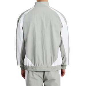 Conjunto Deportivo Corto de Nylon Estilo Vintage para Hombre, Color Azul Carolina y Blanco, Chaqueta Cortavientos y Pantalones - Product Image 4