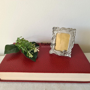 Cadre photo moderne en métal, décoration élégante par Tradebyd - Product Image 2