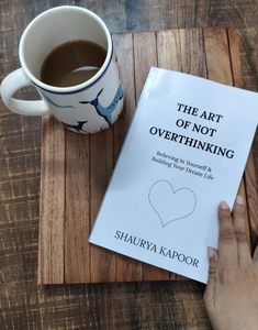 El arte de no sobrecomplicar las cosas, de Shaurya Kapoor, libro en inglés de bolsillo, libro sobre claridad mental y pensamiento positivo - Product Image 5