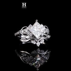 Anillo de compromiso de lujo con diamante de laboratorio talla princesa, conjunto de anillos de boda de oro blanco de 14K, estilo vintage gótico con tiara. - Product Image 1