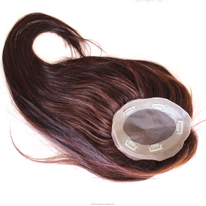Conçu pour une embellissement discret, le topper en cheveux naturels Silk 9x9 reconstitue une couverture naturelle tout en offrant des options de coiffure personnalisées. - Product Image 6