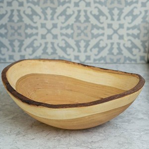 Tazón Ovalado de Madera de Cedro Hecho a Mano con Borde de Corte Natural - Venta al por Mayor - Product Image 1