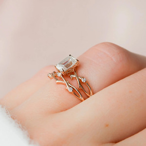 แหวนหมั้นเพชรทรงเอเมอรัลด์สีโรสโกลด์ที่เพาะเลี้ยงในห้องปฏิบัติการ - Product Image 5