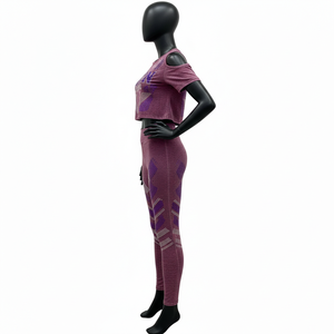 Ensemble T-shirt en coton premium 300 GSM et leggings 260 GSM avec logo 3D en relief personnalisé, panneaux côtelés aux épaules, tenue de yoga et de gym - Product Image 3