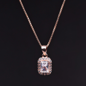 Collier pendentif élégant en or rose plaqué avec halo de zircon cubique taille émeraude, bijou tendance pour femme, cadeau d'anniversaire - Product Image 2