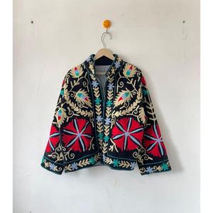 Chaqueta Suzani de Terciopelo Negro Premium con Bordado Floral, Manga Larga, Cuello Alto, Estilo Bohemio, Ropa de Abrigo Otoñal para Mujer - Product Image 1